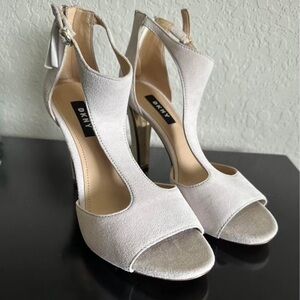 NEW DKNY Women’s Colby Ankle Strap Pumps, size 8M